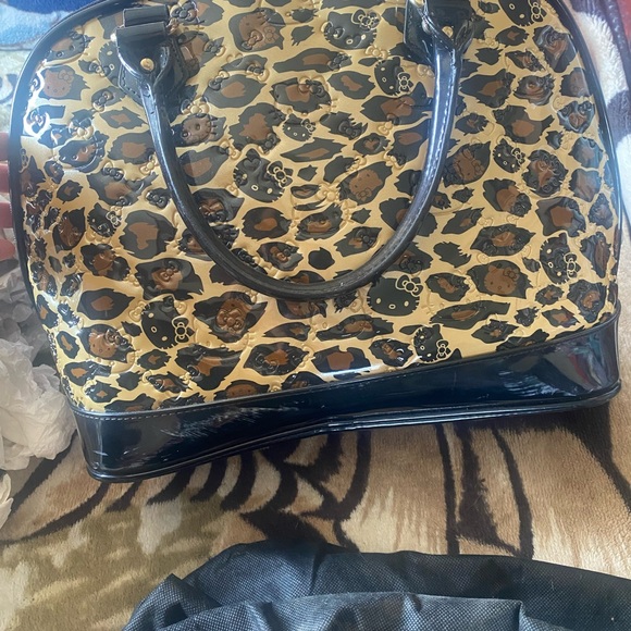 Hello kitty bowling bag cheetah print comes with dust bag has some scuffs on it. - Picture 3 of 3